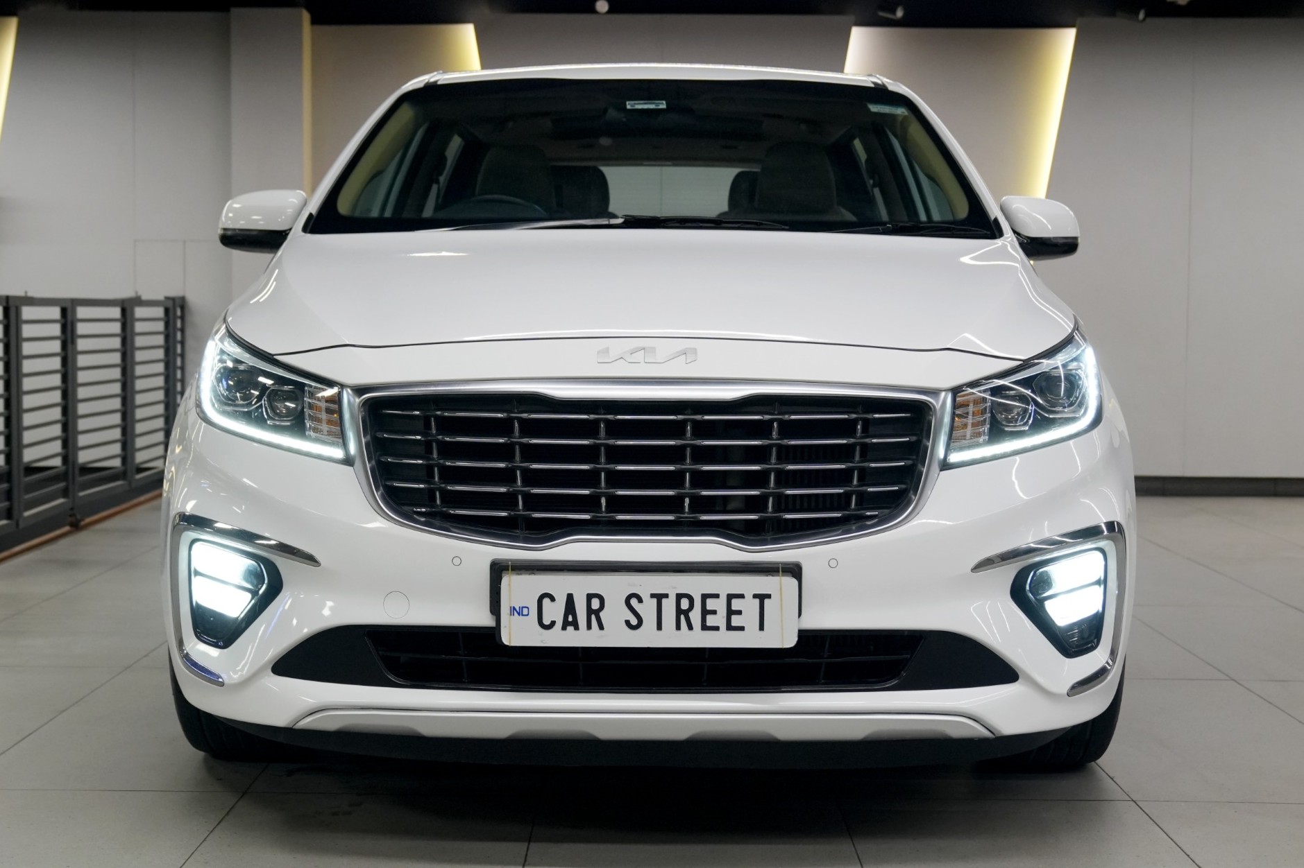 Kia Carnival D2.2 8AT Limousine+